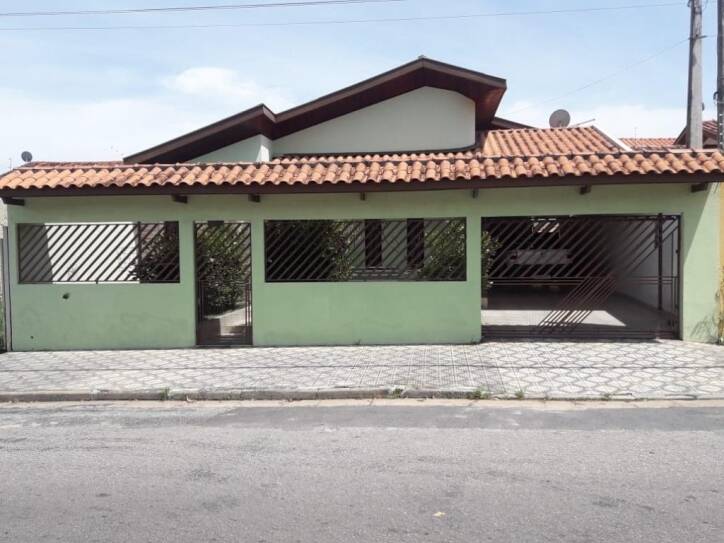 Casa à venda com 3 quartos, 200m² - Foto 1