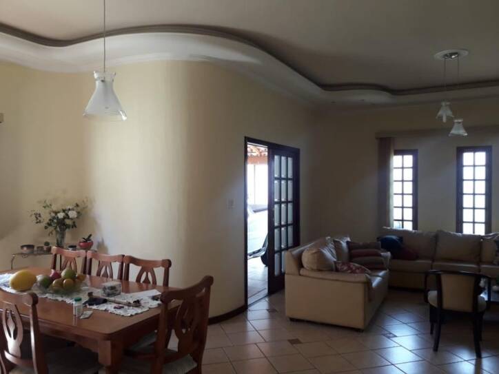 Casa à venda com 3 quartos, 200m² - Foto 3