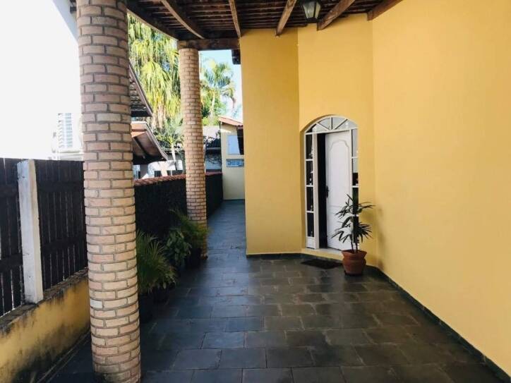 Casa à venda com 8 quartos, 440m² - Foto 2