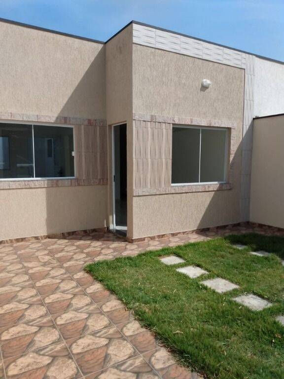 Casa à venda com 2 quartos, 65m² - Foto 1