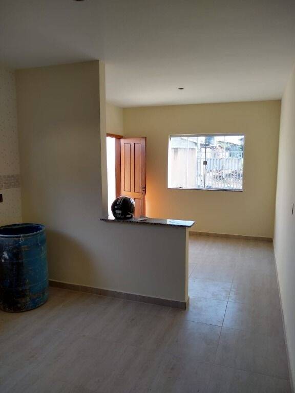 Casa à venda com 2 quartos, 62m² - Foto 2