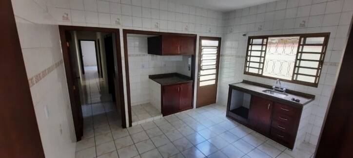 Casa à venda com 2 quartos, 128m² - Foto 3