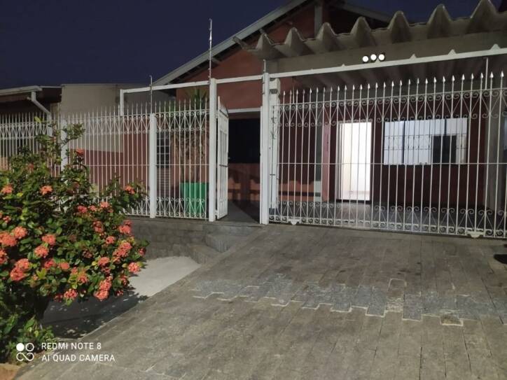 Casa à venda com 4 quartos, 200m² - Foto 1