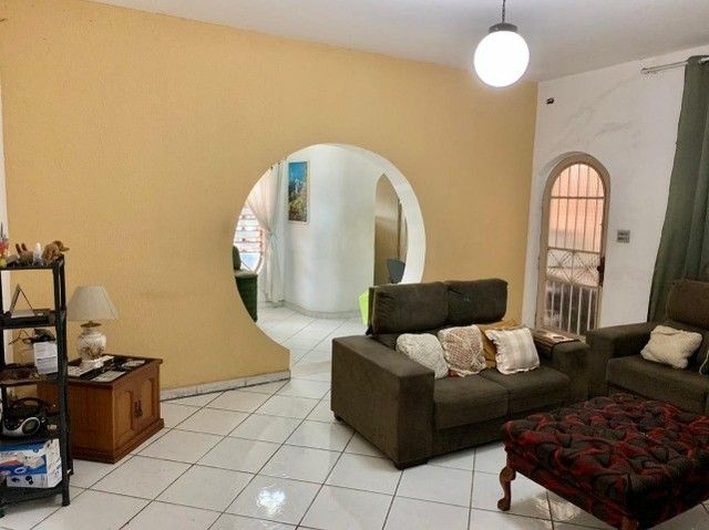 Casa para alugar com 6 quartos, 260m² - Foto 4