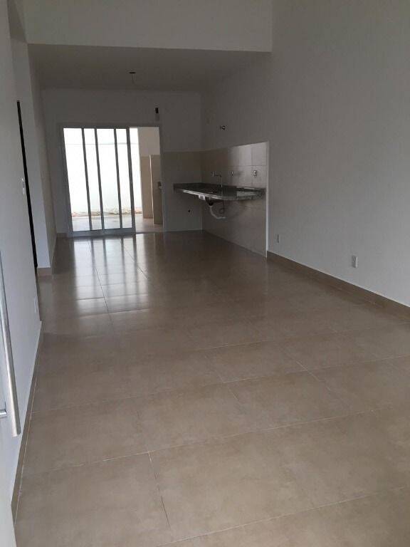 Casa à venda com 3 quartos, 100m² - Foto 3