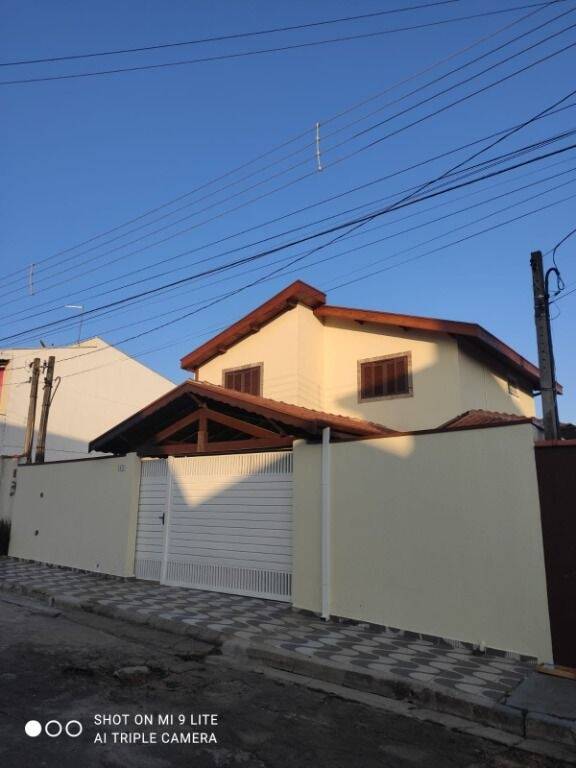 Sobrado à venda com 3 quartos, 219m² - Foto 1