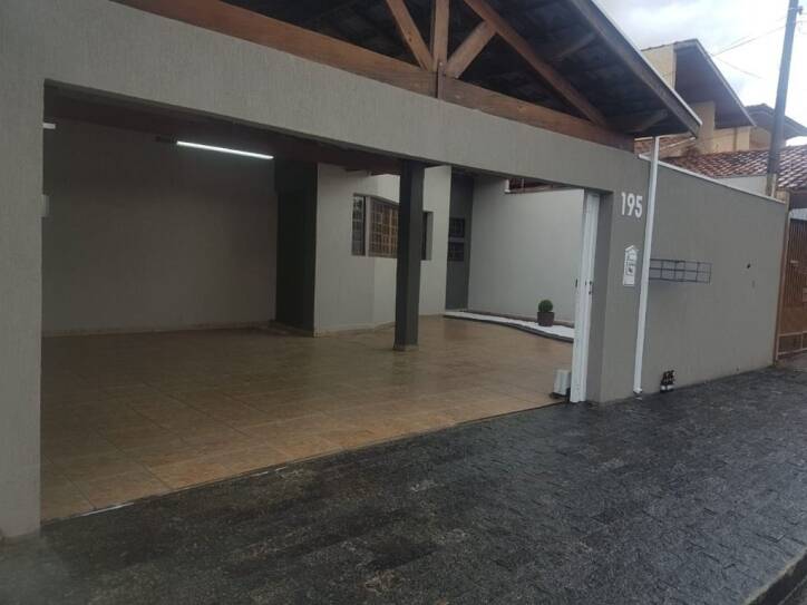 Casa à venda com 2 quartos, 170m² - Foto 2