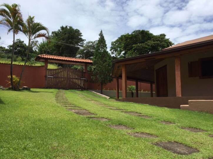 Fazenda à venda com 3 quartos, 200m² - Foto 1