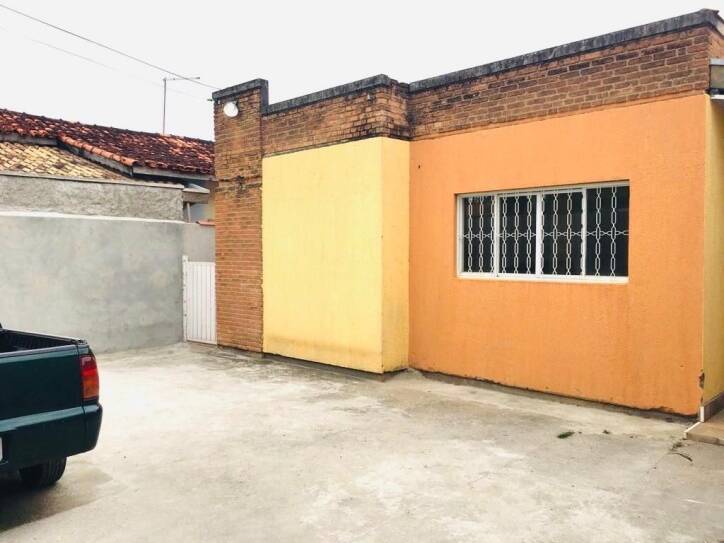 Casa à venda com 4 quartos, 210m² - Foto 2