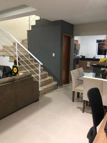 Sobrado à venda com 3 quartos, 120m² - Foto 1