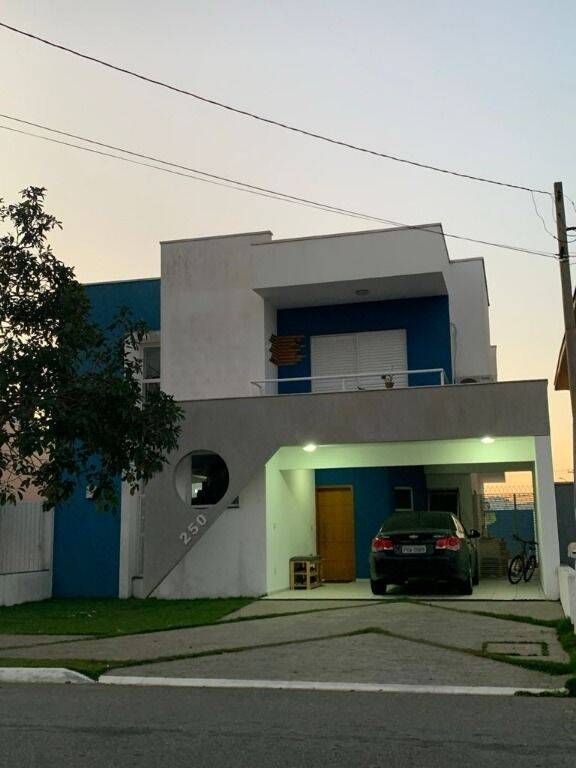 Casa à venda com 3 quartos, 200m² - Foto 1