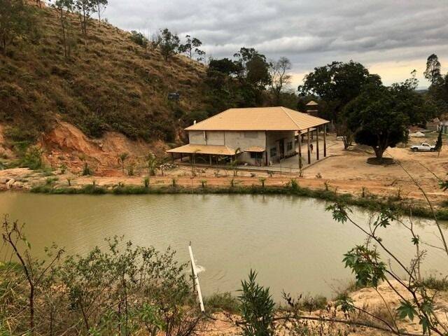 Fazenda à venda com 6 quartos, 723m² - Foto 1