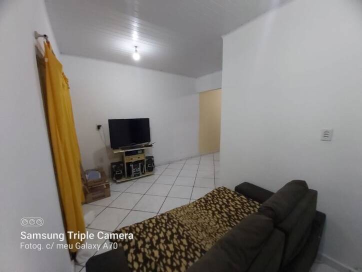 Casa à venda com 2 quartos, 70m² - Foto 1