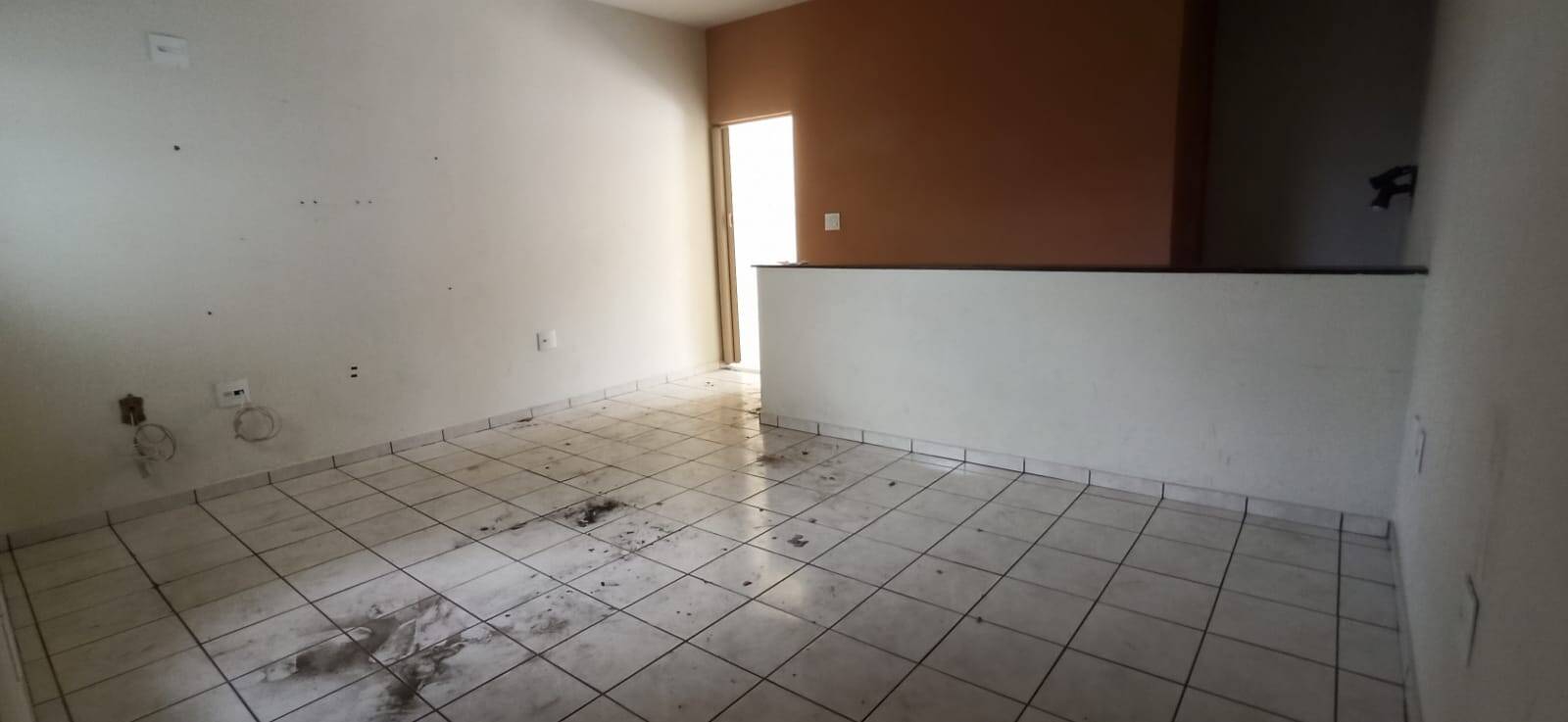 Casa à venda com 2 quartos, 250m² - Foto 1