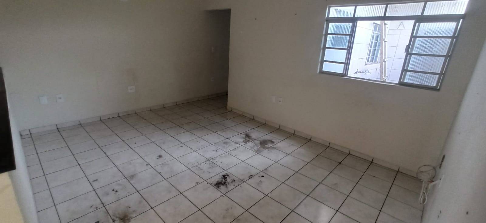 Casa à venda com 2 quartos, 250m² - Foto 2