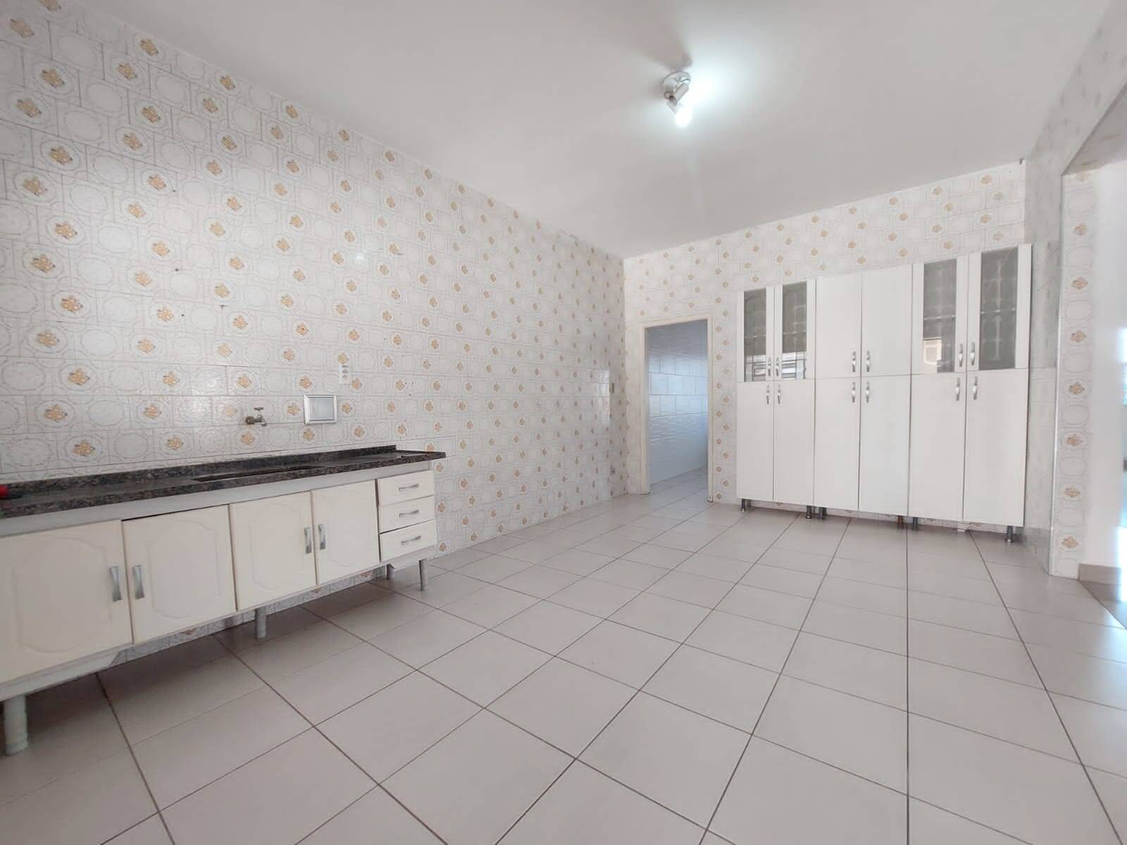 Casa à venda com 3 quartos, 200m² - Foto 4