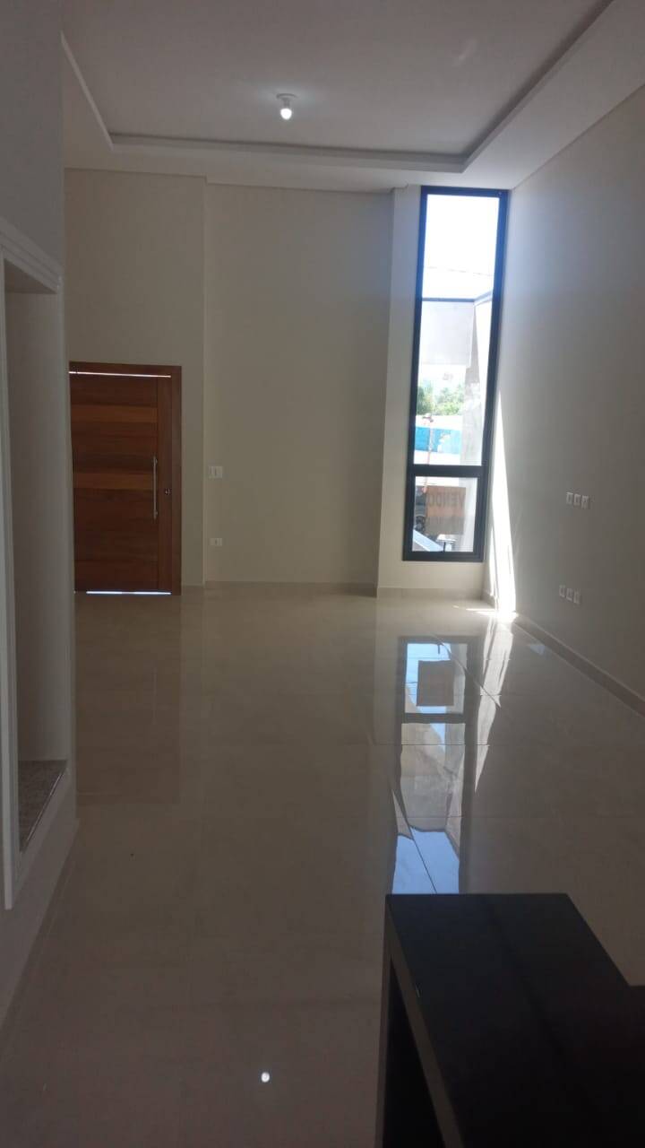 Casa à venda com 3 quartos, 250m² - Foto 2