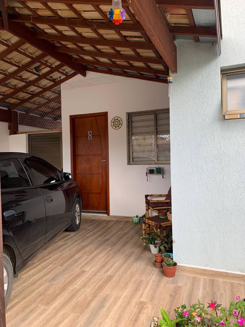 Casa à venda com 3 quartos, 135m² - Foto 1