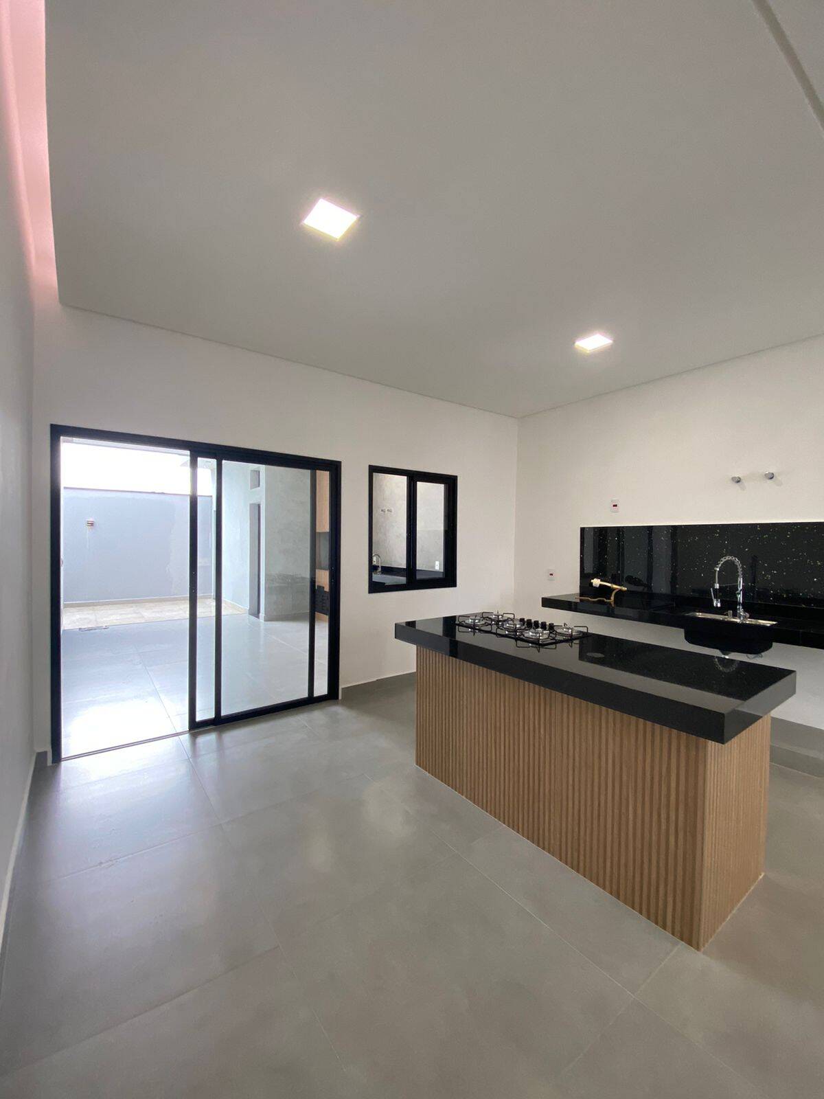 Casa à venda com 3 quartos, 250m² - Foto 4