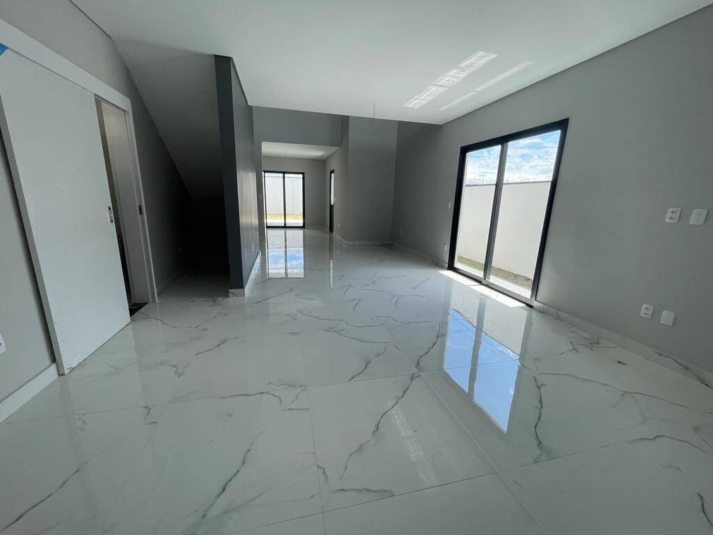 Casa à venda com 3 quartos, 360m² - Foto 3