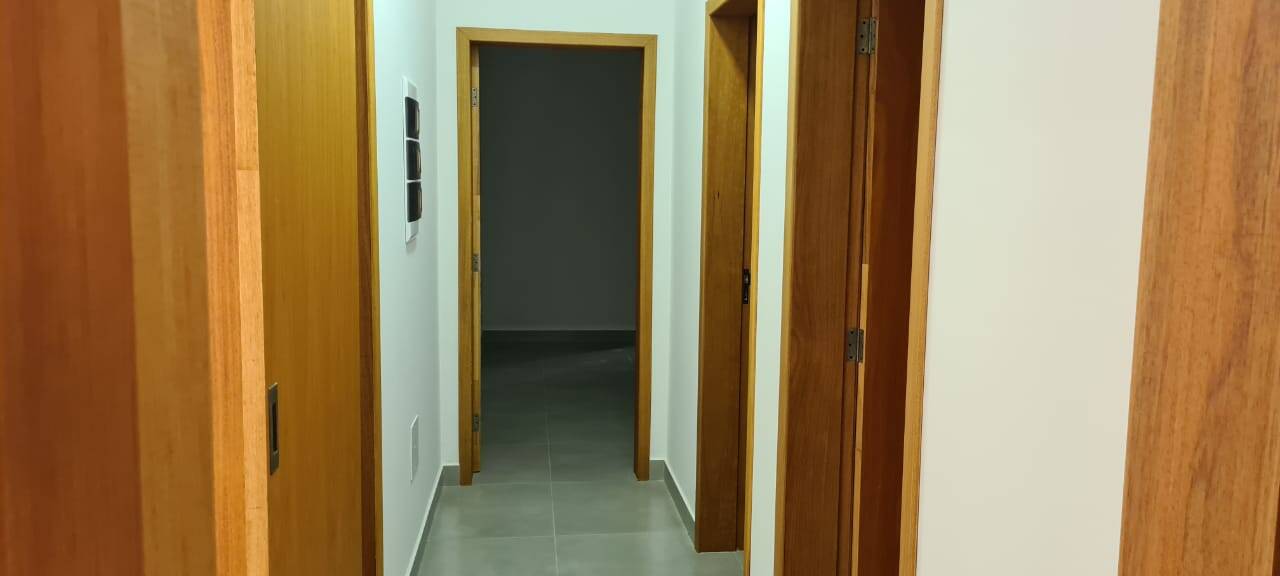 Casa à venda com 3 quartos, 318m² - Foto 4