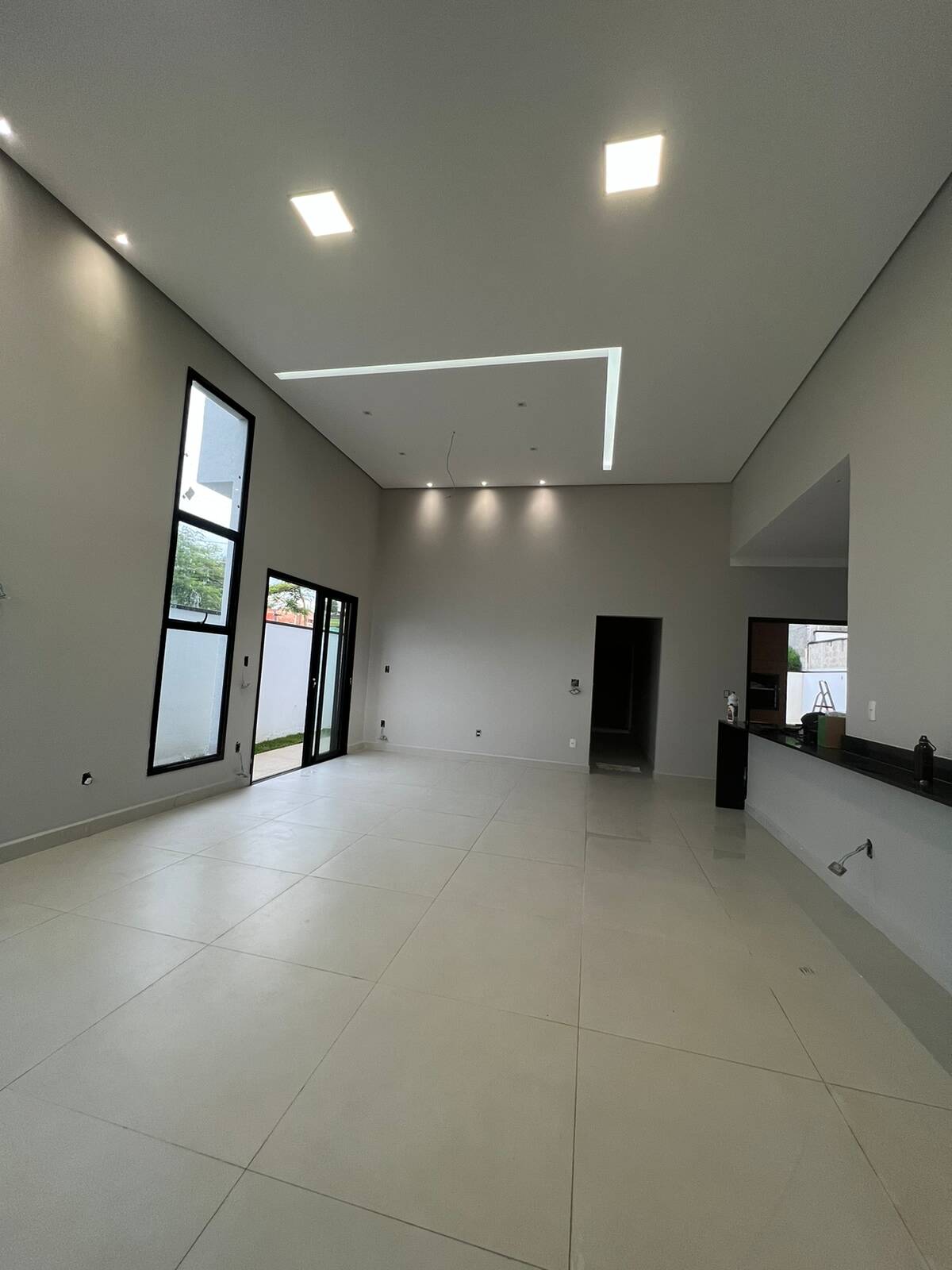 Casa à venda com 3 quartos, 305m² - Foto 3