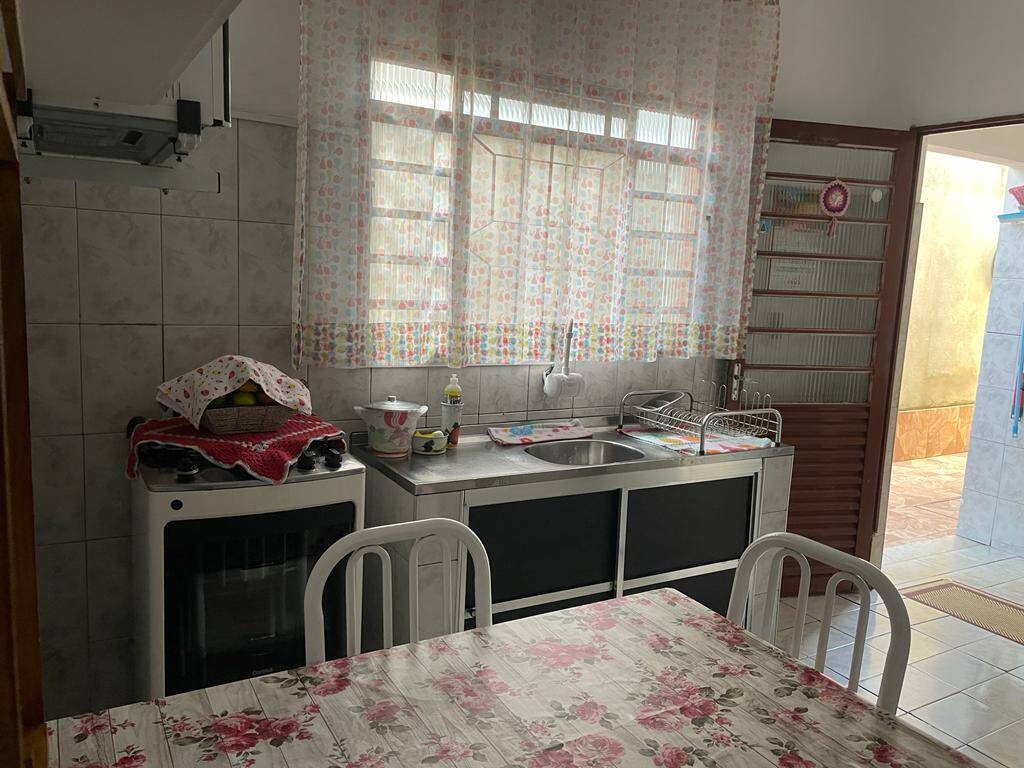 Casa à venda com 3 quartos, 200m² - Foto 7