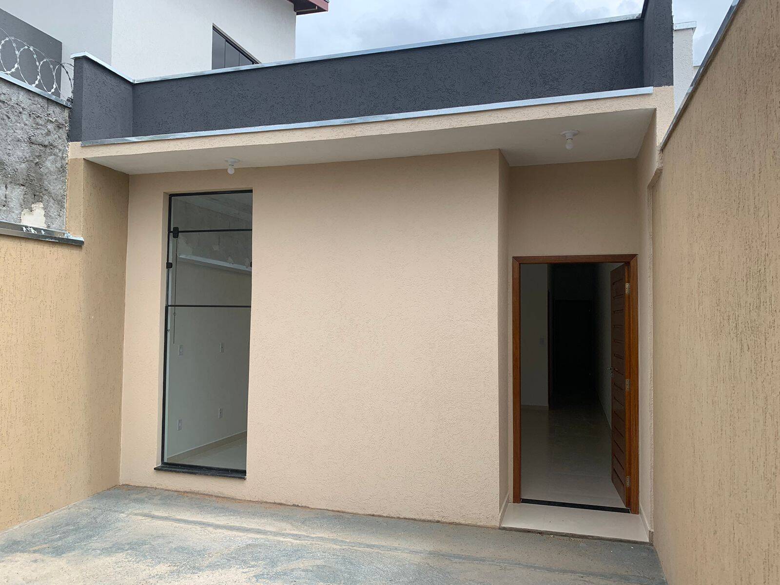 Casa à venda com 2 quartos, 125m² - Foto 1