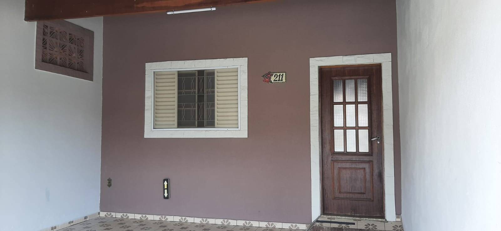 Casa à venda com 2 quartos, 69m² - Foto 1