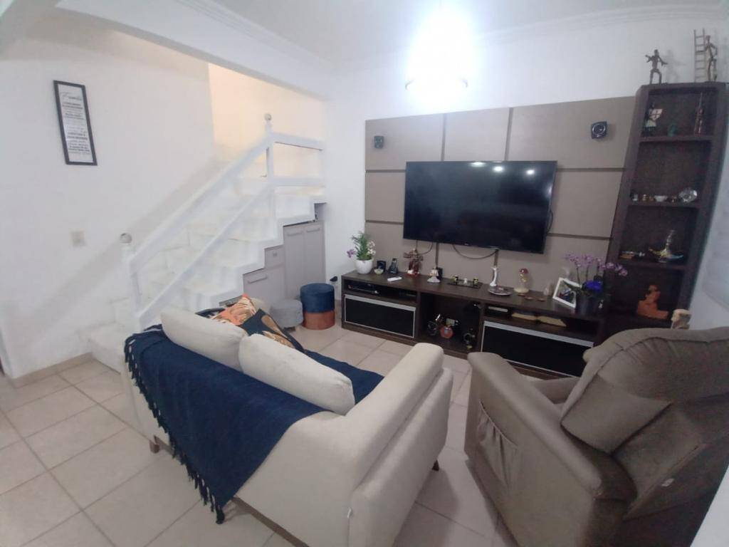 Casa à venda com 4 quartos, 125m² - Foto 4