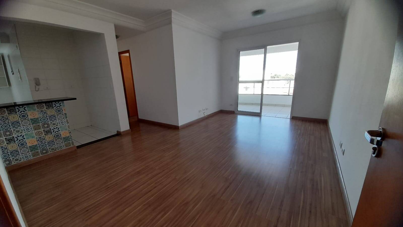 Apartamento à venda com 3 quartos, 85m² - Foto 2