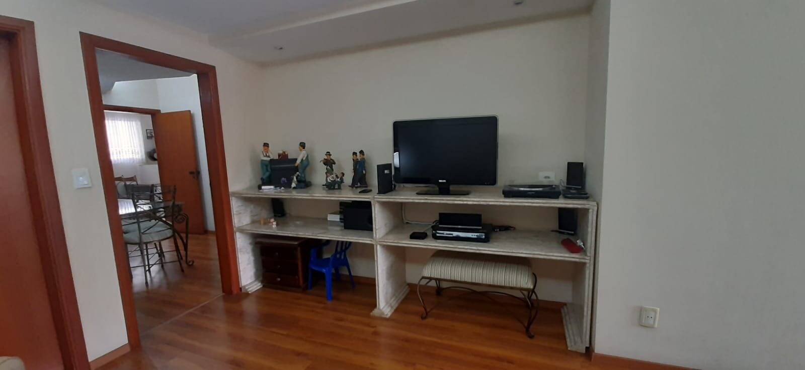 Apartamento à venda com 3 quartos, 188m² - Foto 11