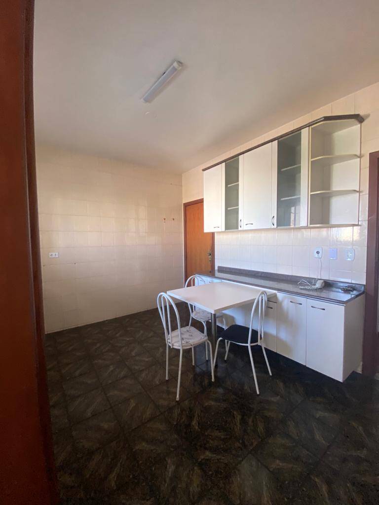 Apartamento à venda com 4 quartos, 144m² - Foto 8