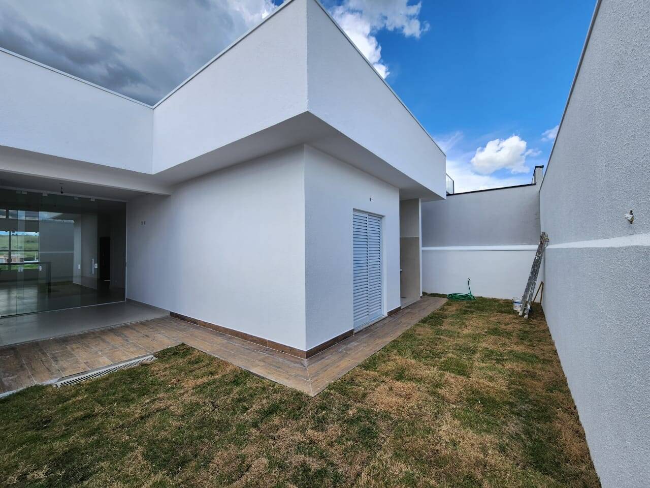 Casa à venda com 3 quartos, 250m² - Foto 3