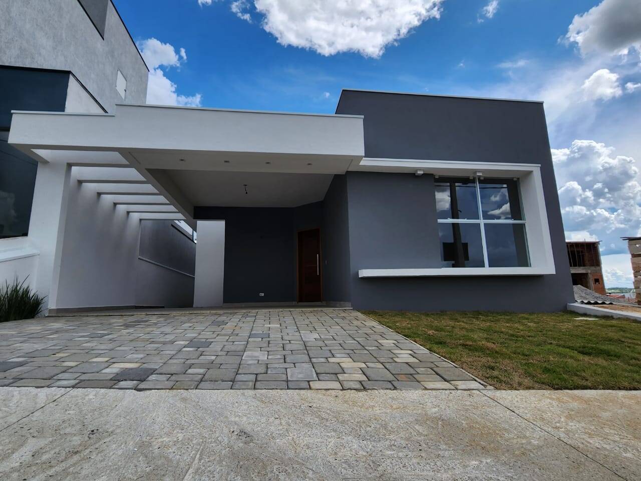 Casa à venda com 3 quartos, 250m² - Foto 1