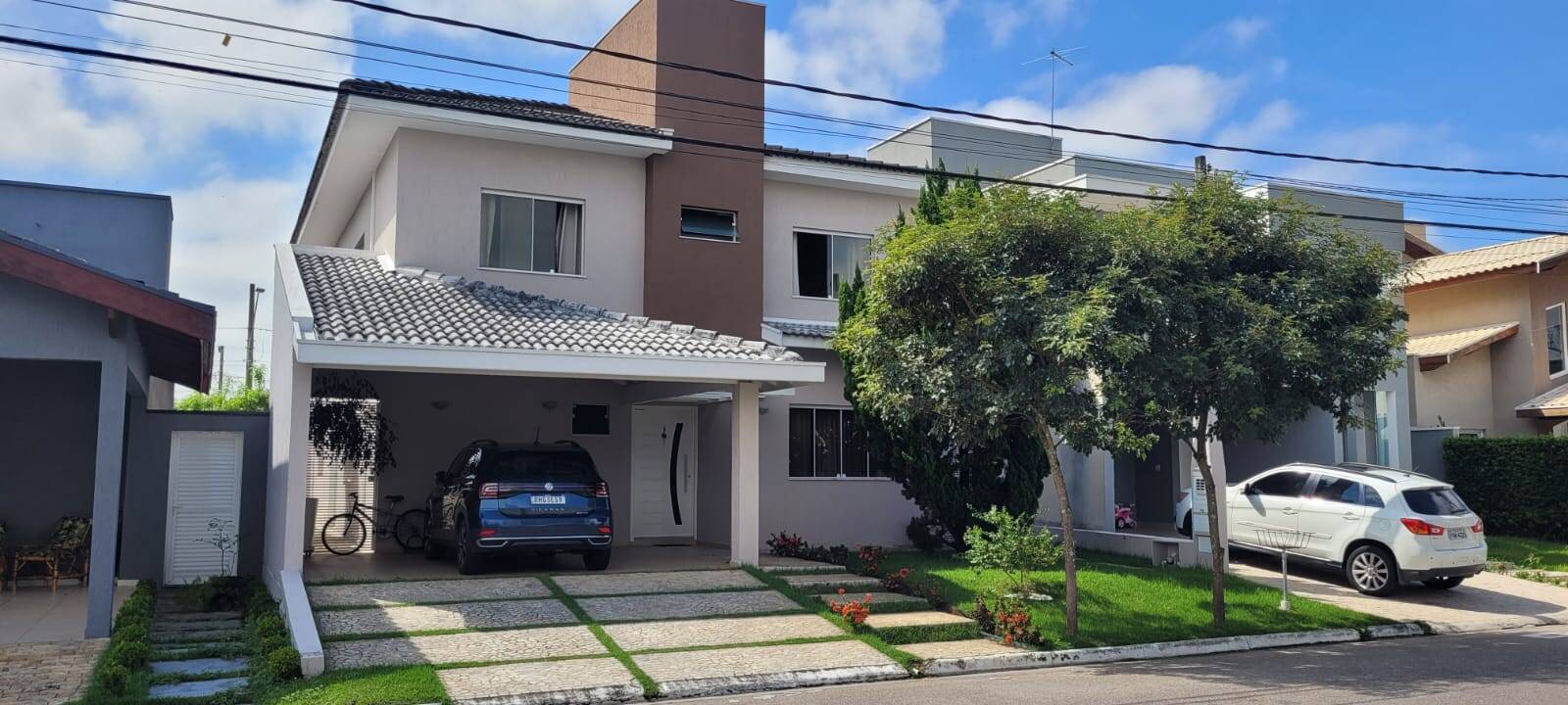 Casa à venda com 3 quartos, 250m² - Foto 1