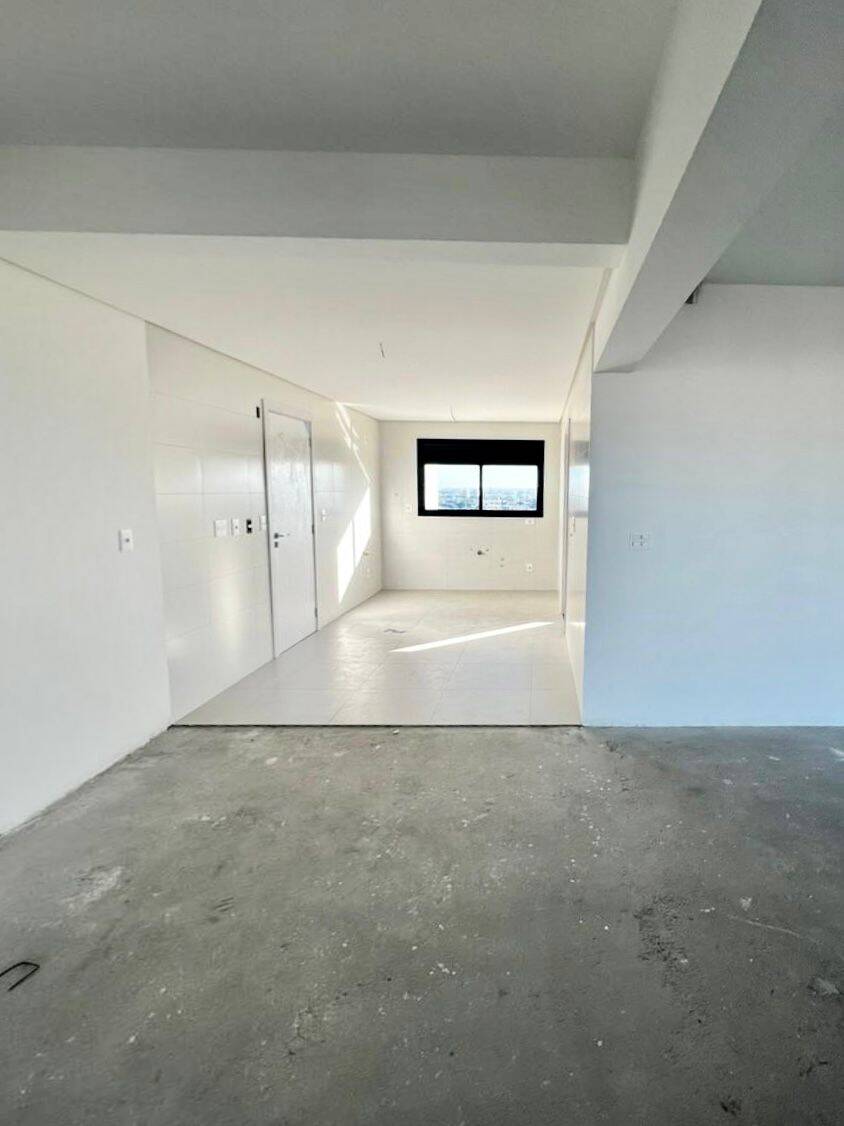 Apartamento à venda com 3 quartos, 211m² - Foto 4