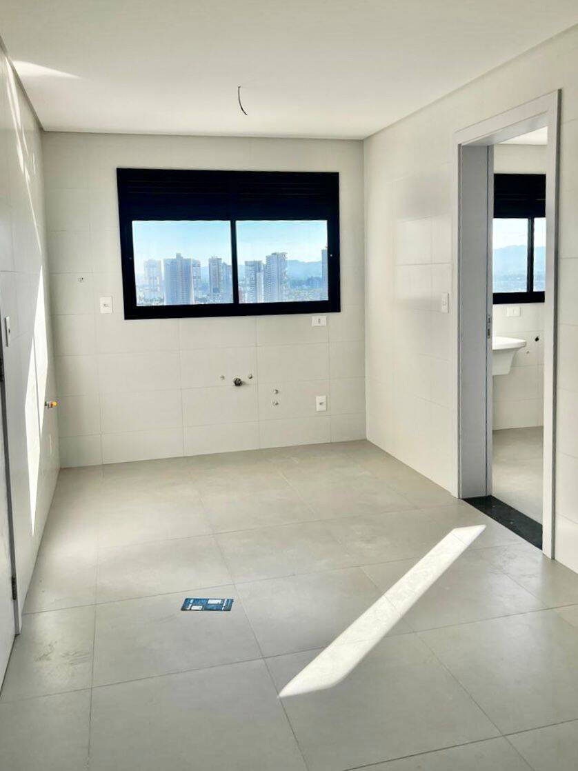 Apartamento à venda com 3 quartos, 211m² - Foto 7