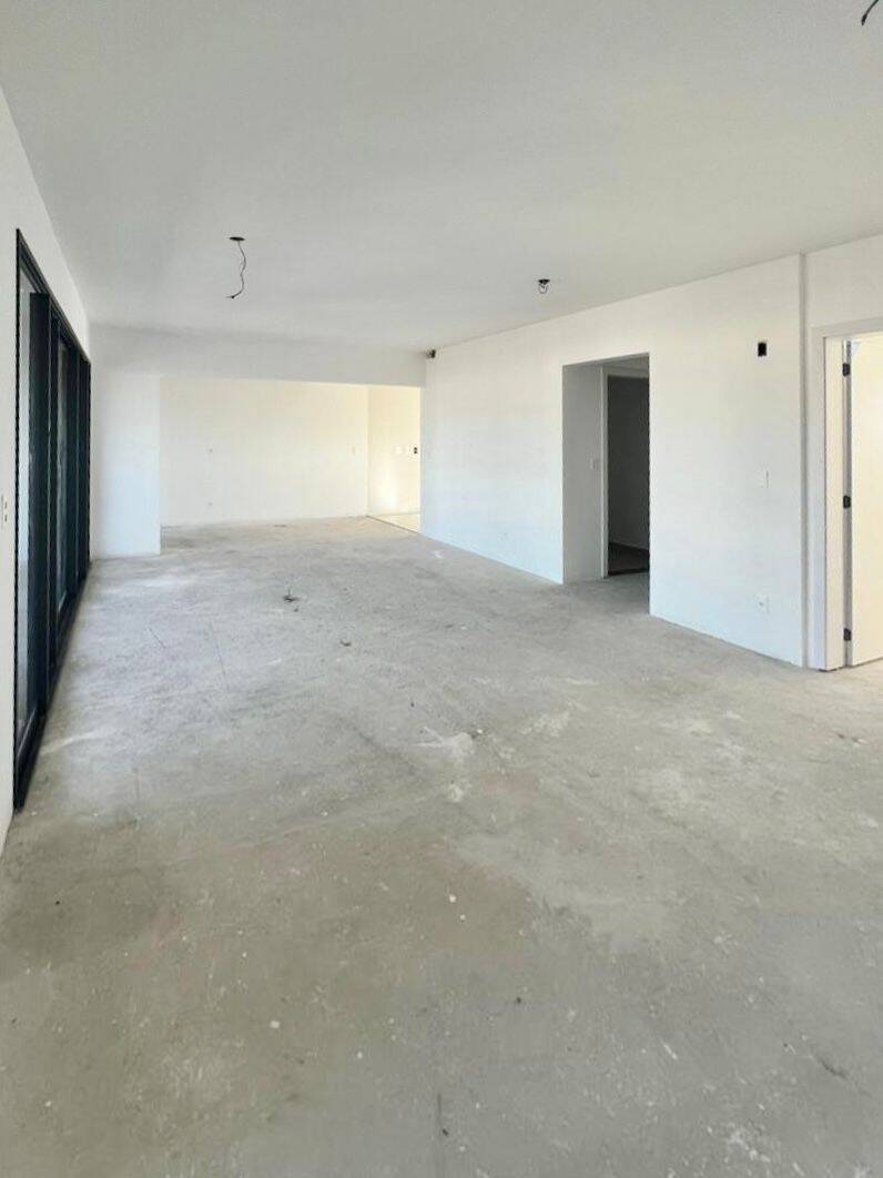 Apartamento à venda com 3 quartos, 211m² - Foto 9