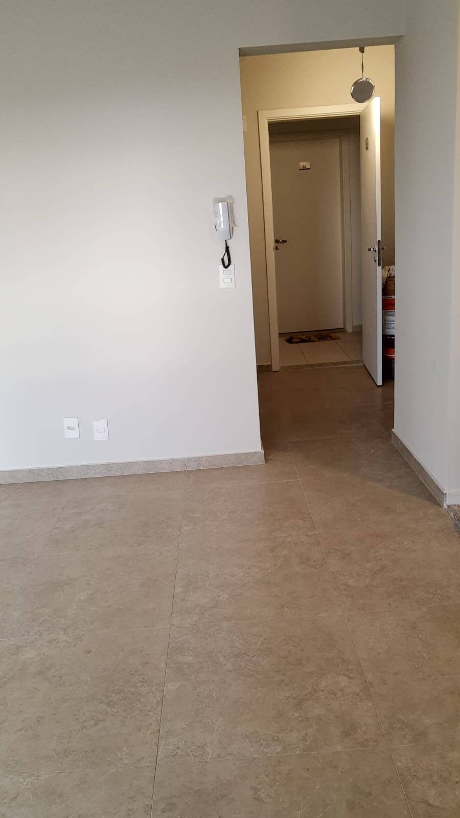 Apartamento para alugar com 3 quartos, 80m² - Foto 2