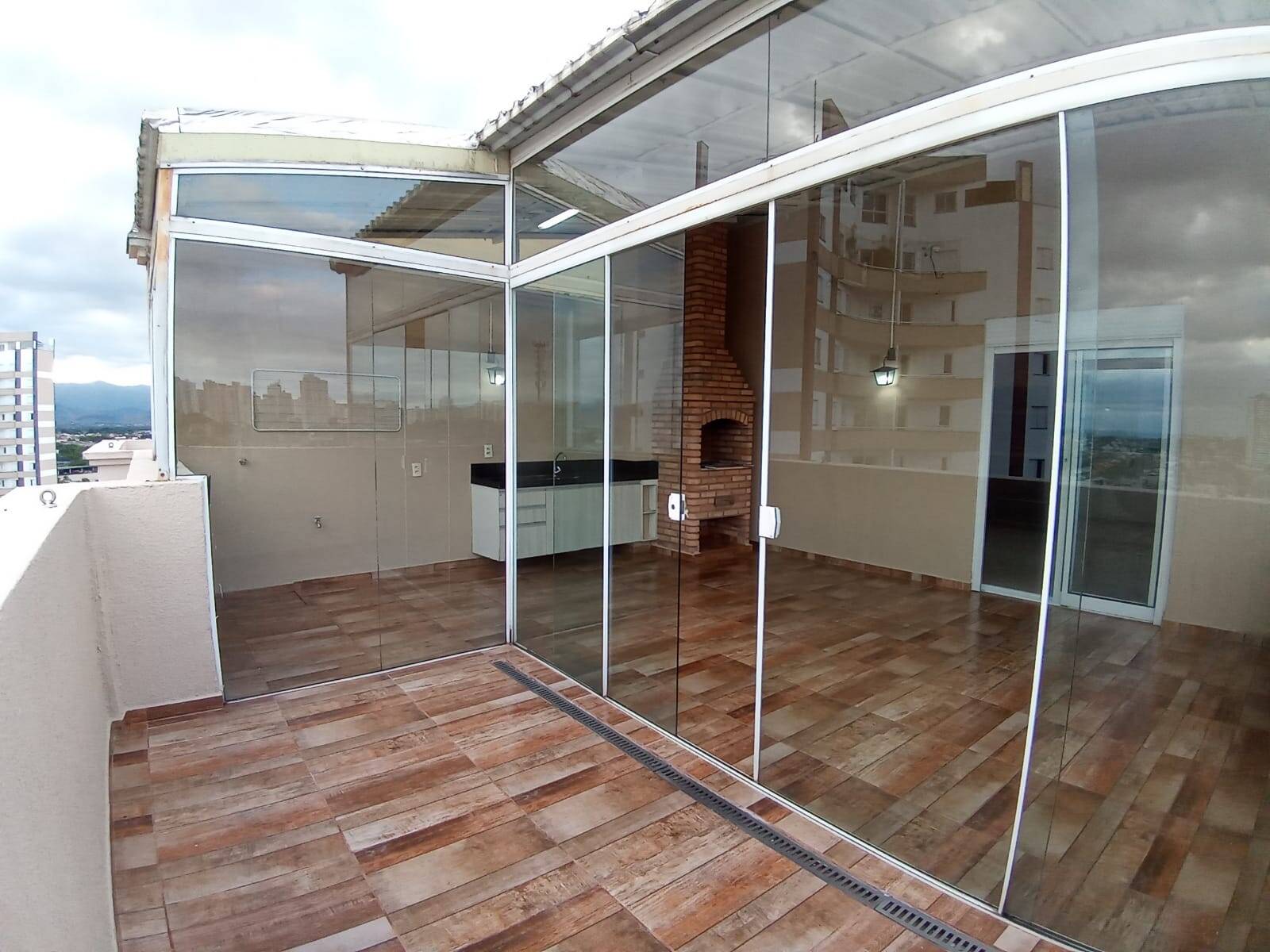 Apartamento à venda e aluguel com 3 quartos, 125m² - Foto 1