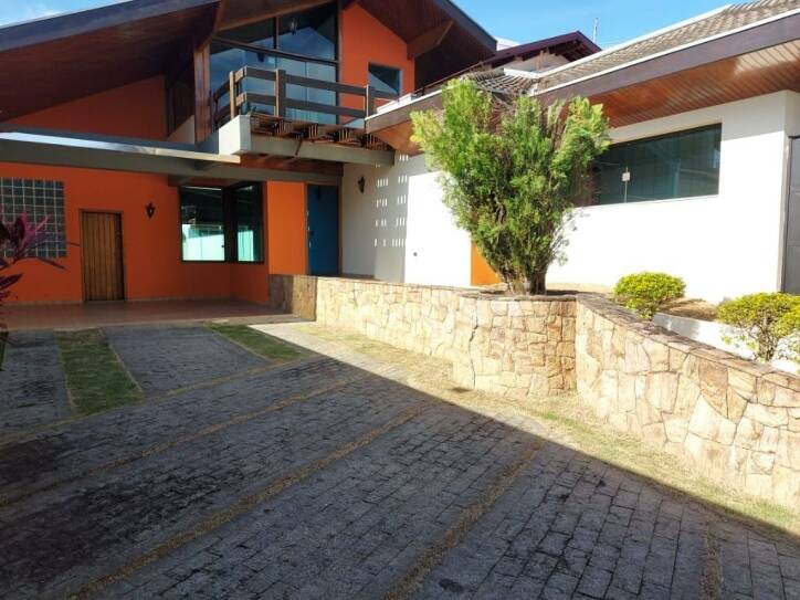 Casa à venda com 3 quartos, 400m² - Foto 1