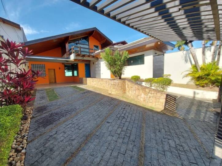 Casa à venda com 3 quartos, 400m² - Foto 2