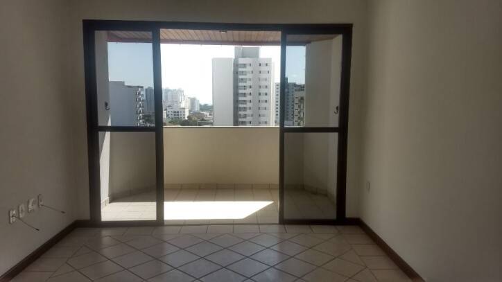 Apartamento à venda com 3 quartos, 111m² - Foto 2