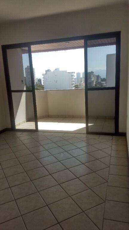 Apartamento à venda com 3 quartos, 111m² - Foto 4