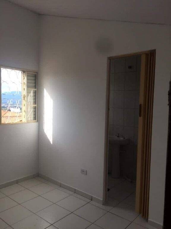 Casa à venda com 3 quartos, 100m² - Foto 4