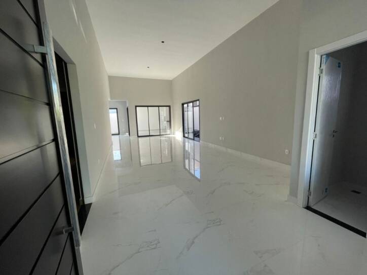 Casa à venda com 3 quartos, 186m² - Foto 1