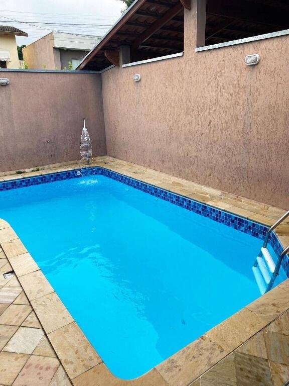 Casa à venda com 3 quartos, 250m² - Foto 2