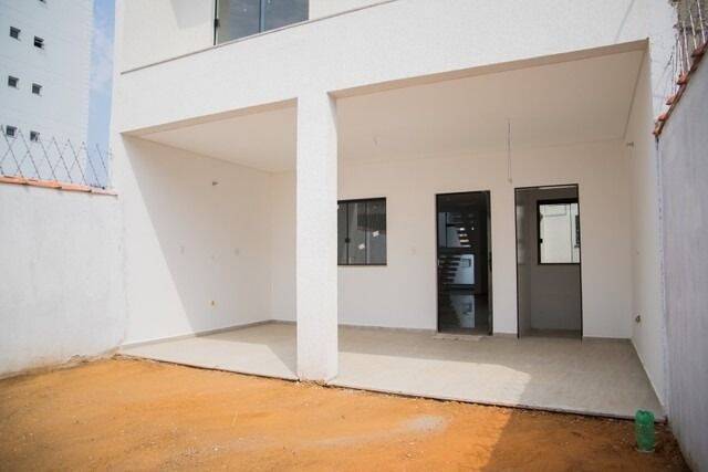 Sobrado à venda com 3 quartos, 178m² - Foto 2