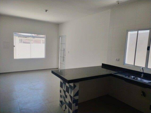 Casa à venda com 2 quartos, 61m² - Foto 4